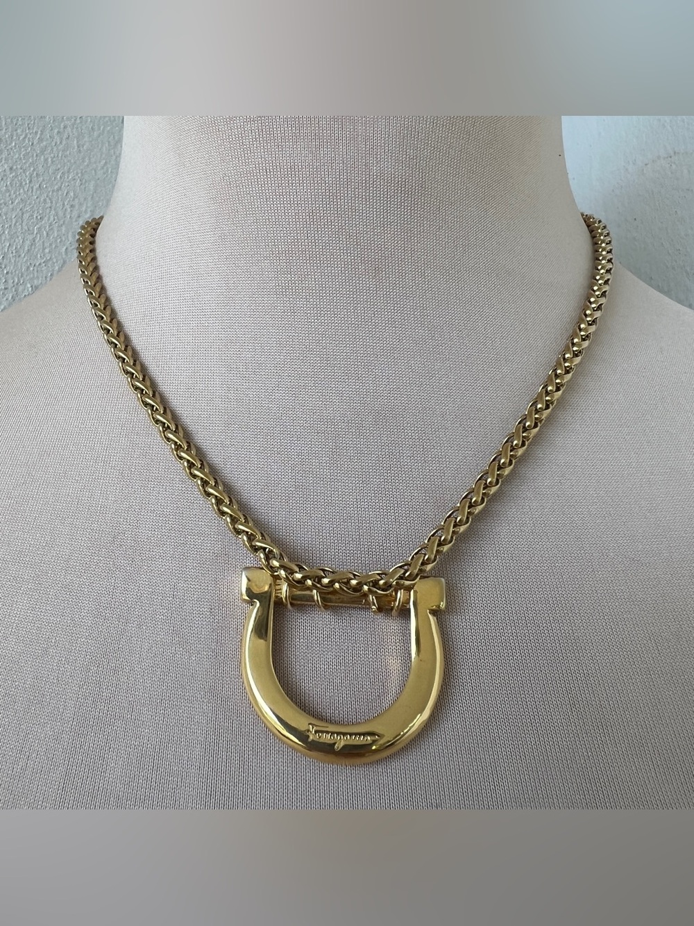 Salvatore Ferragamo Custom Vintage Gold Horseshoe Pendant Spiga Necklace 17”